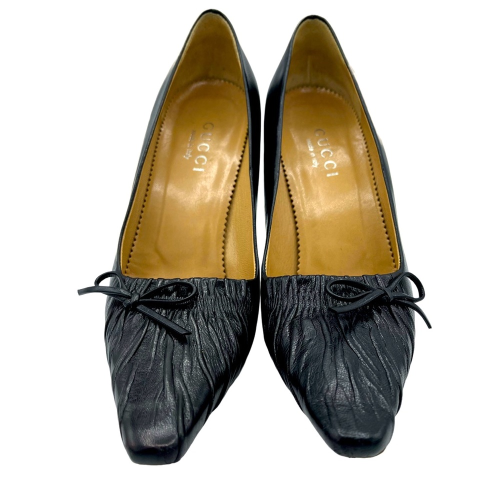 GUCCI BLACK PUMPS w RUCHING & BOW